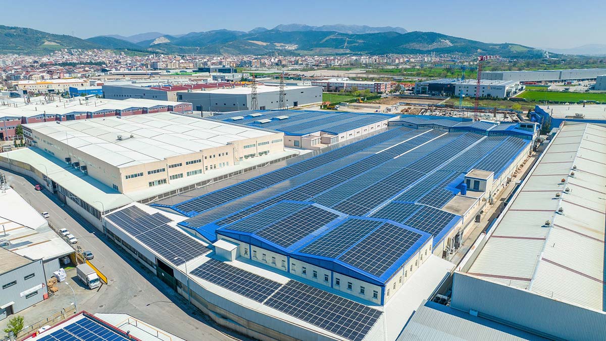 Fabrika çatılarına CW Enerji imzası