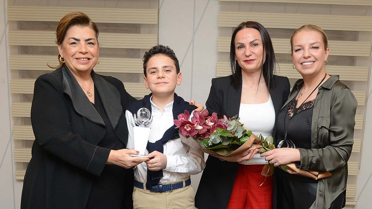 Annelerden Ediz Gürel'e ödül