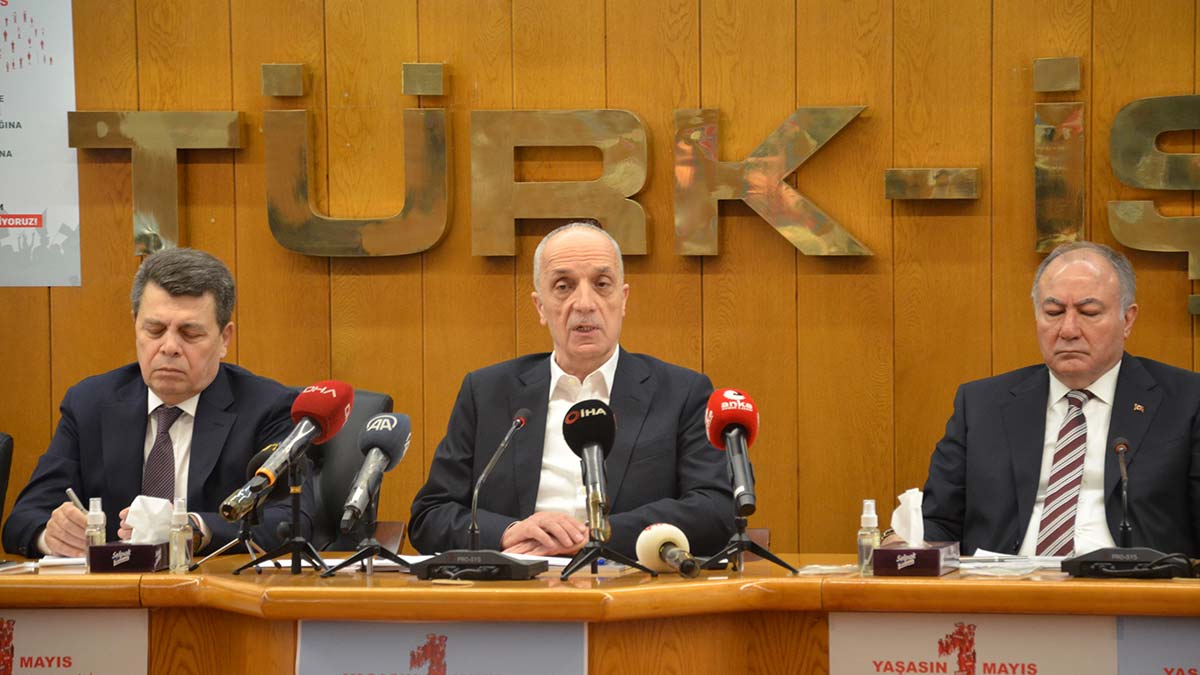 '1 Mayıs'ta Taksim anıtına çelenk koyacağız'