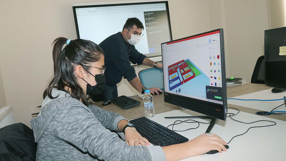 Çankaya Belediye Başkanı Alper Taşdelen’in 5 yıl önce çocukların teknoloji ile tanışmalarına olanak sağlamak için hayata geçirdiği Çocuk Teknoloji Evi ailesi büyüyor.