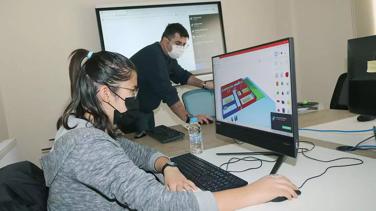 Çankaya belediye başkanı alper taşdelen’in 5 yıl önce çocukların teknoloji ile tanışmalarına olanak sağlamak için hayata geçirdiği çocuk teknoloji evi ailesi büyüyor.  
