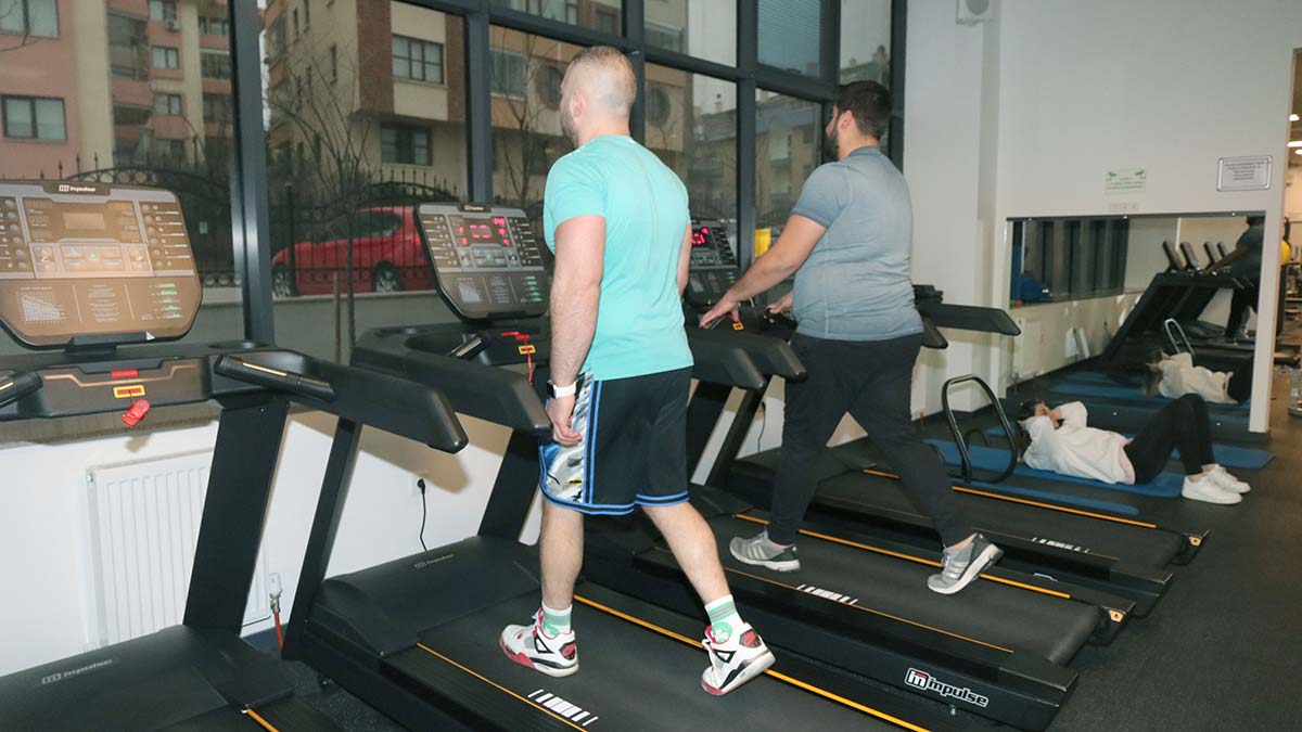 Spor merkezinde Aqua Gym dersleri