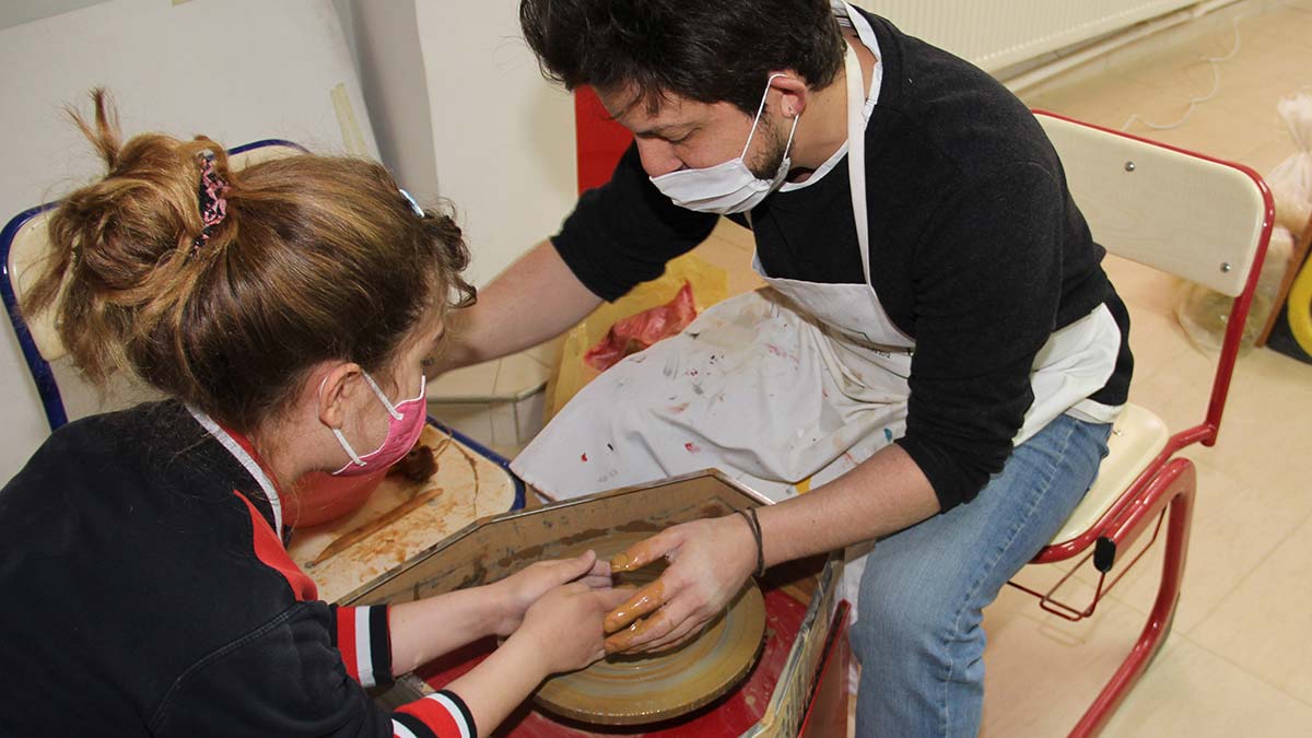 Çocuklar için seramik atölyesi düzenlendi