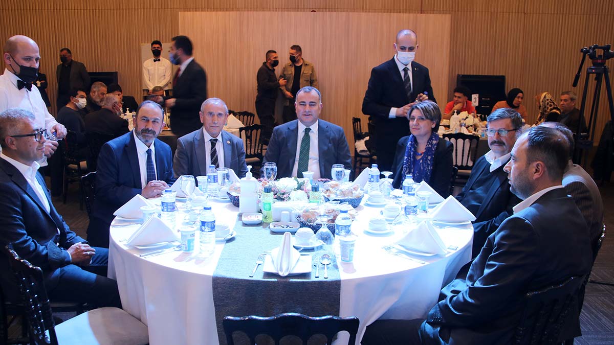 Kırşehirliler iftar sofrasında