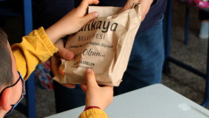 Çankaya Belediyesi çocuklara beslenme takviyesi veriyor