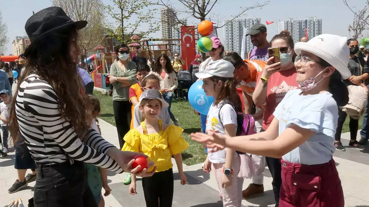 23 nisan çocuk şenliği renkli görüntülere sahne oldu