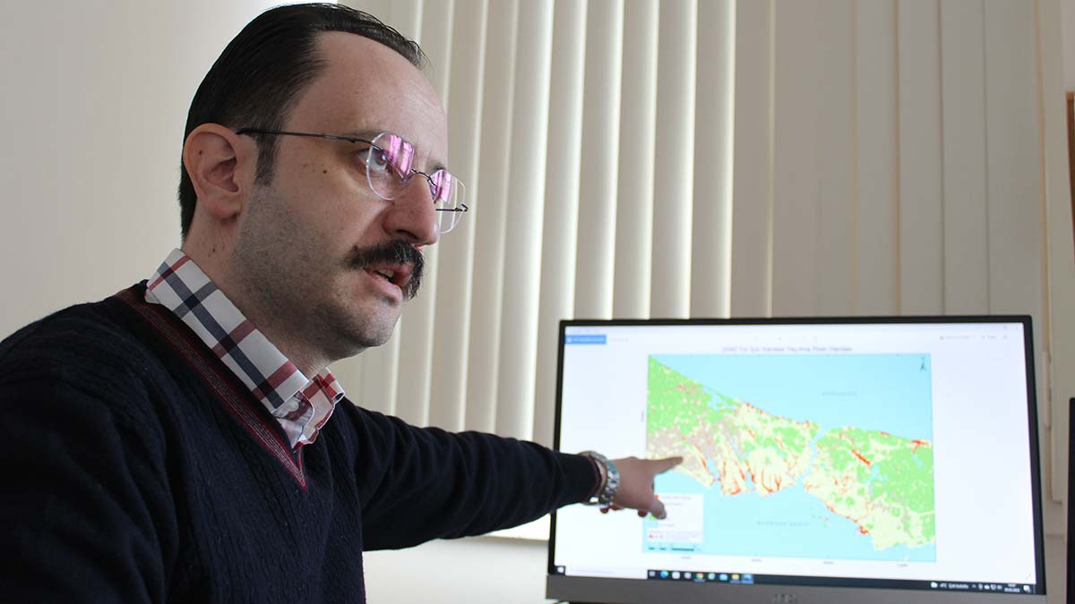 Doç. Dr. Ayazlı, "Çalışmamızdan elde ettiğimiz sonuçlara göre, İstanbul'da tarım arazilerinin yüzde 37'si, ormanlarınsa yüzde 21'i kentleşme tehdidi altında" dedi.