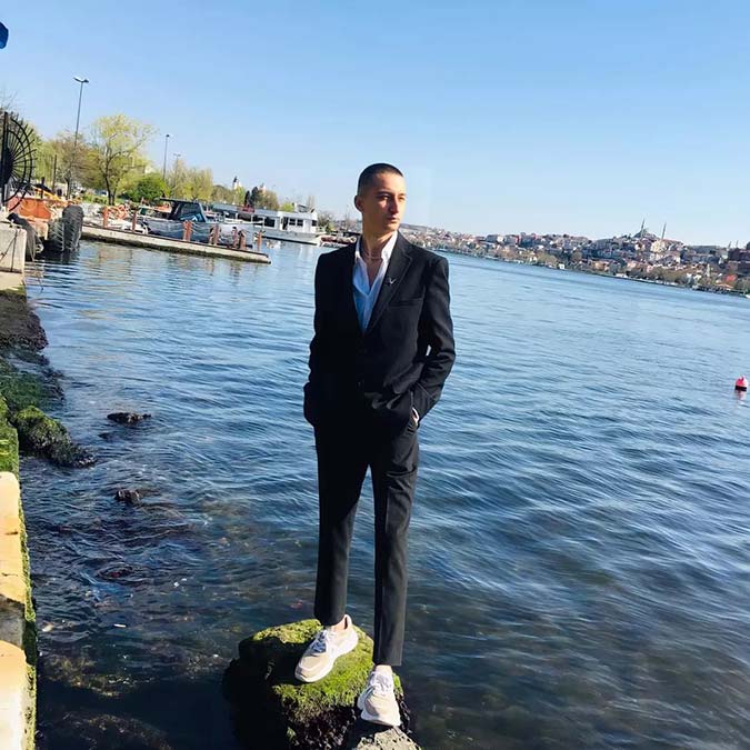 Model Ayaz Özdemir'den merak edilen açıklama