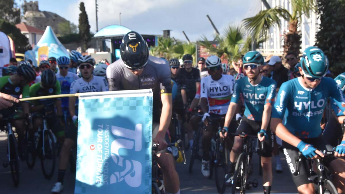 T.C. Cumhurbaşkanlığı himayelerinde, Türkiye Bisiklet Federasyonu tarafından düzenlenen 57'nci Cumhurbaşkanlığı Türkiye Bisiklet Turu, 207 kilometrelik Bodrum-Kuşadası etabıyla başladı.