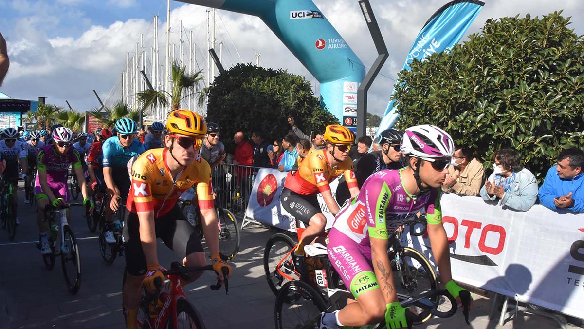 T.C. Cumhurbaşkanlığı himayelerinde, Türkiye Bisiklet Federasyonu tarafından düzenlenen 57'nci Cumhurbaşkanlığı Türkiye Bisiklet Turu, 207 kilometrelik Bodrum-Kuşadası etabıyla başladı.