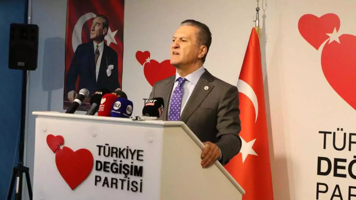 Tdp genel başkanı mustafa sarıgül, "türkiye değişim partisi, halksız siyasetin içerisine halkı dâhil etmek, milletimizi yeniden, siyasetin asli unsuru yapmak isteyen partidir" dedi.