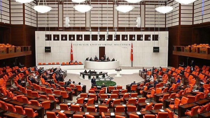 AK Parti'den 12 maddelik yeni yasa teklifi