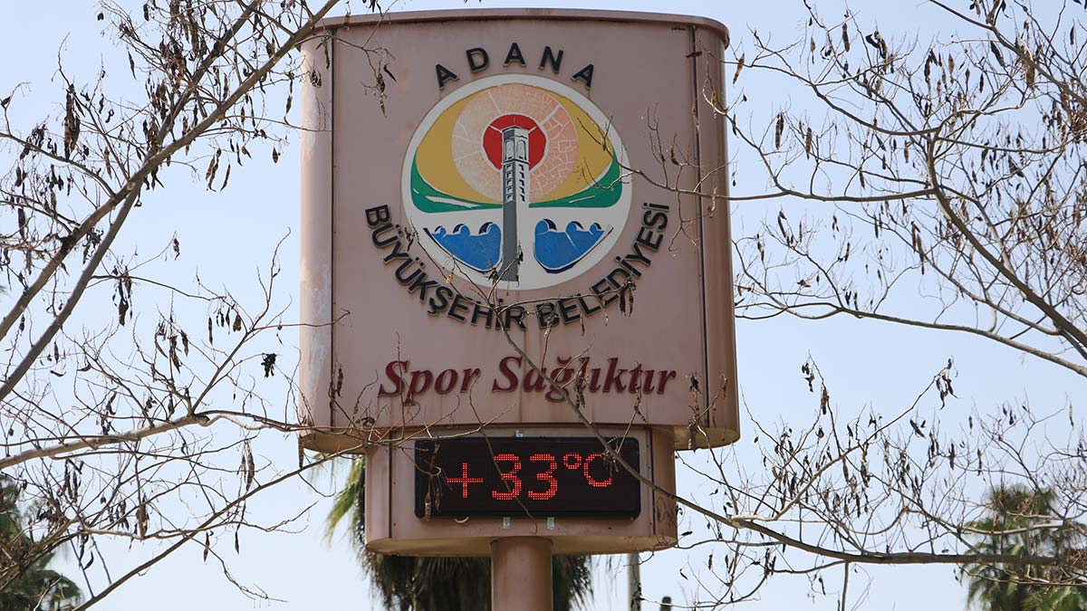 Adana'da hava sıcaklığı 33 dereceyi gördü
