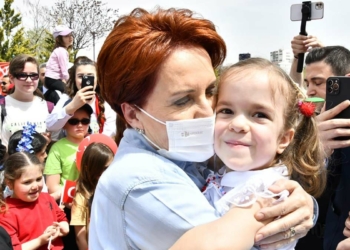 Akşener 23 Nisan'ı çocuklarla kutladı