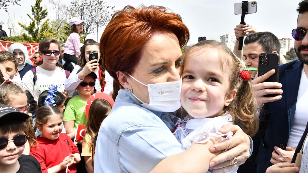 Akşener 23 Nisan'ı çocuklarla kutladı