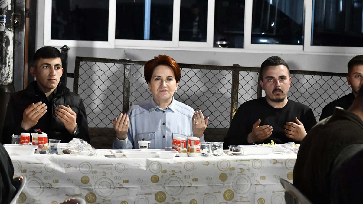 Akşener, oto sanayi çalışanlarıyla iftar yaptı
