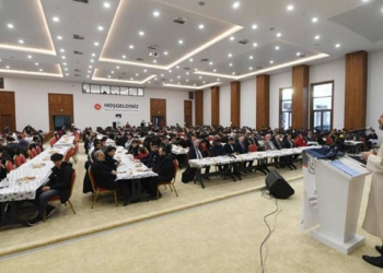 Ali Erbaş, gençlerle iftar yaptı