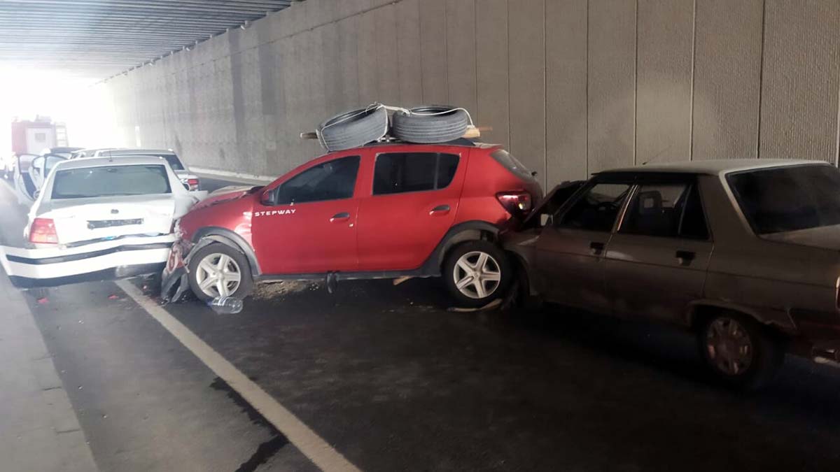 Alt geçitte 6 aracın karıştığı zincirleme kaza