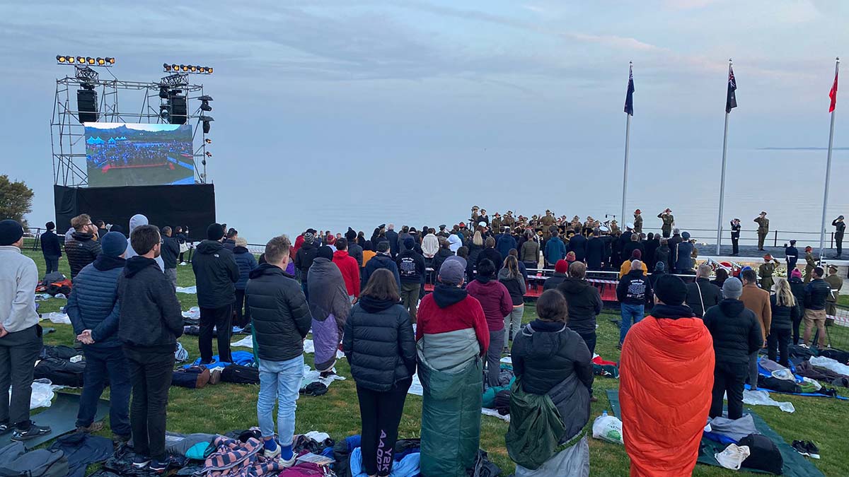 Anzak Koyu'nda 'Şafak Ayini'