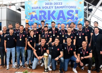 Arkas Spor'un kupa sevinci