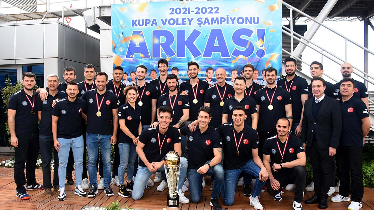 Arkas Spor'un kupa sevinci