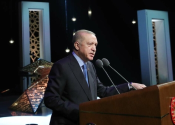 Ayasofya Camii'ni de rücu ettirerek, oyunu bozduk