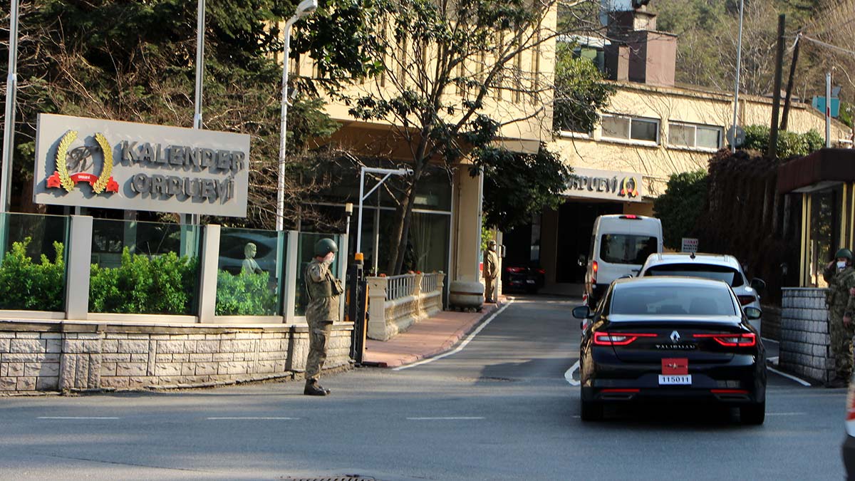 Bakan Akar ev sahipliğinde üçlü toplantı