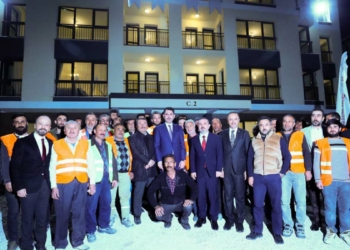 Bakan Kurum, şantiye çalışanlarıyla iftar yaptı