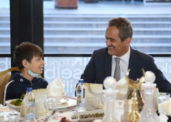 Bakan Özer, yetim çocuklarla iftar yaptı