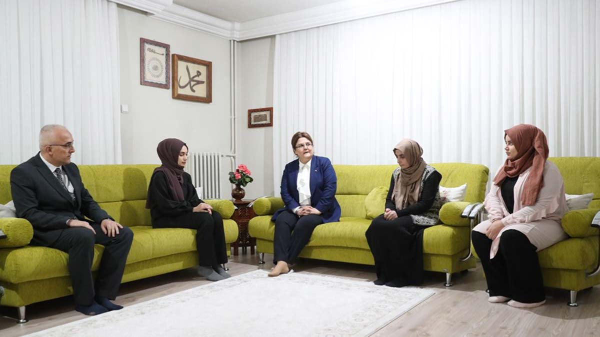 Bakan Yanık, şehit ailelerini ziyaret etti