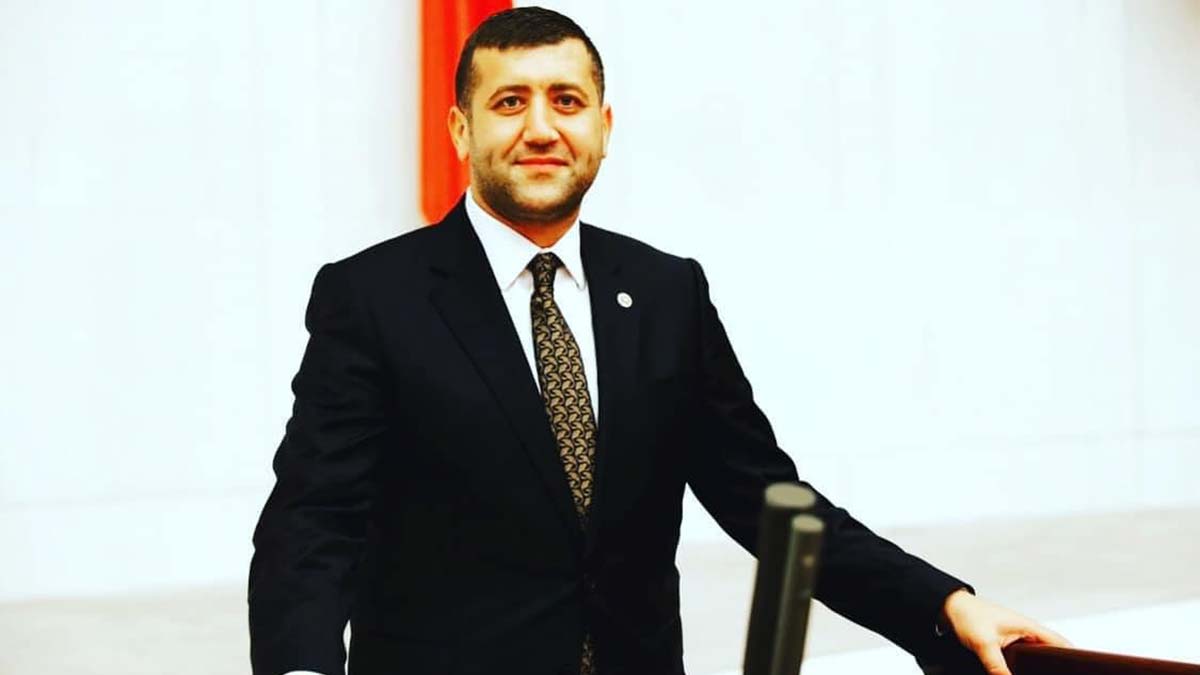 Baki Ersoy, MHP'den istifa etti