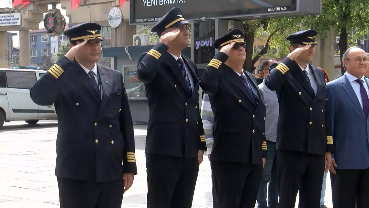 Bakırköy'de hayatını kaybeden pilotlar anıldı