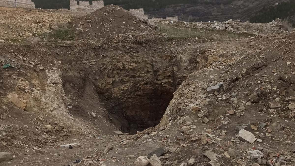 Bayrak direği kazısında sarnıç çıktı