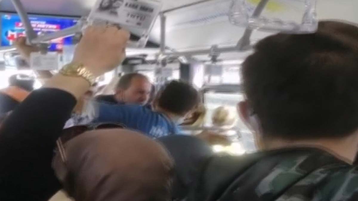 Beylikdüzü metrobüsünde kadına şok eden sözler
