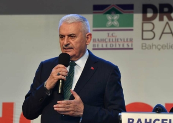 Binali Yıldırım Bahçelievler'de iftara katıldı
