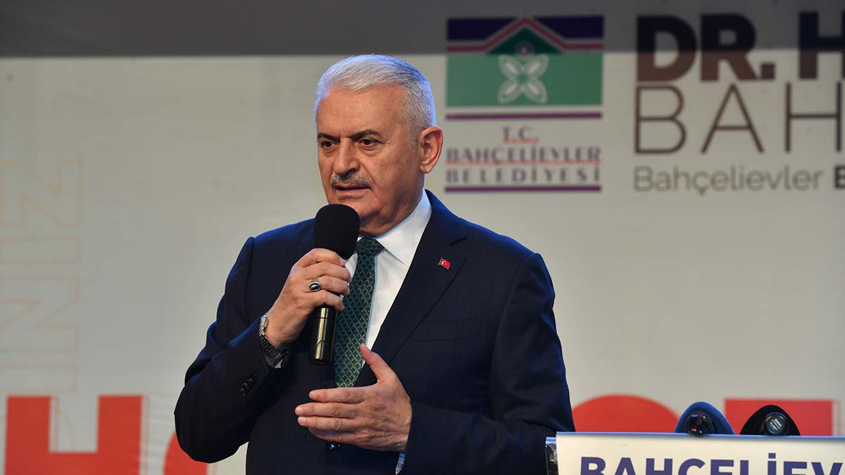 Binali Yıldırım Bahçelievler'de iftara katıldı