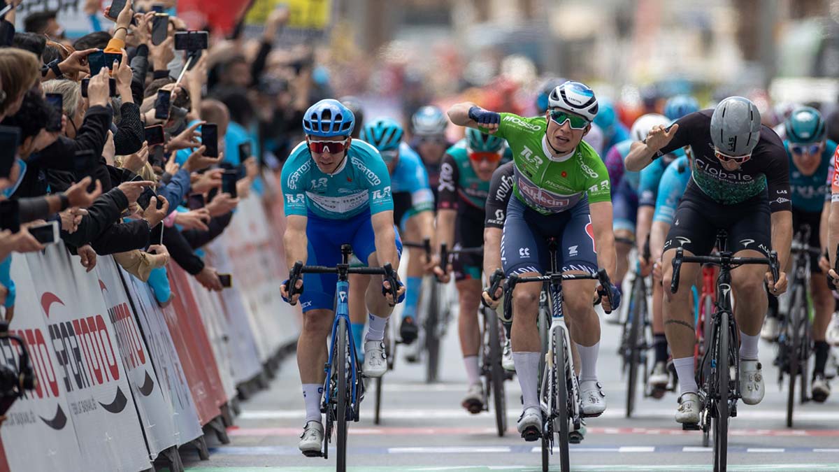 Bisiklet Turu’nun Çeşme-İzmir etabı koşuldu