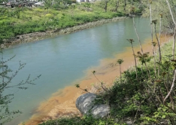 Boru fabrikası, atık suları dereye boşalttı