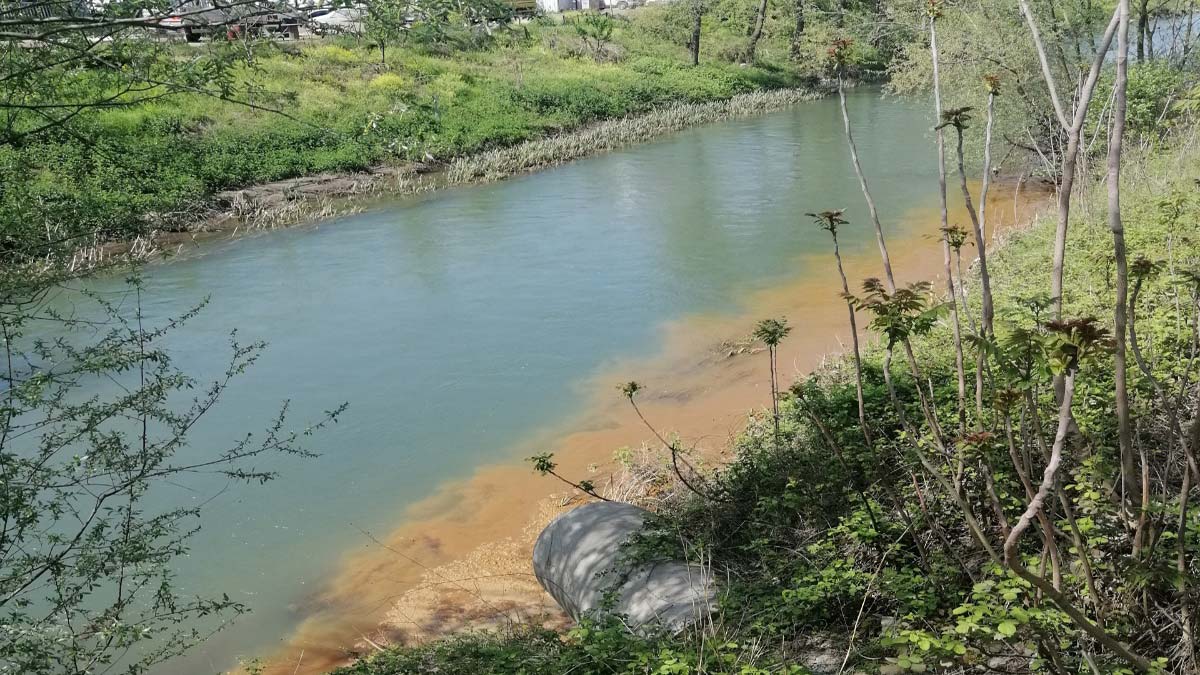 Boru fabrikası, atık suları dereye boşalttı 