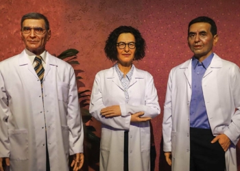 Büyükerşen, bilim insanlarının heykellerini yaptı
