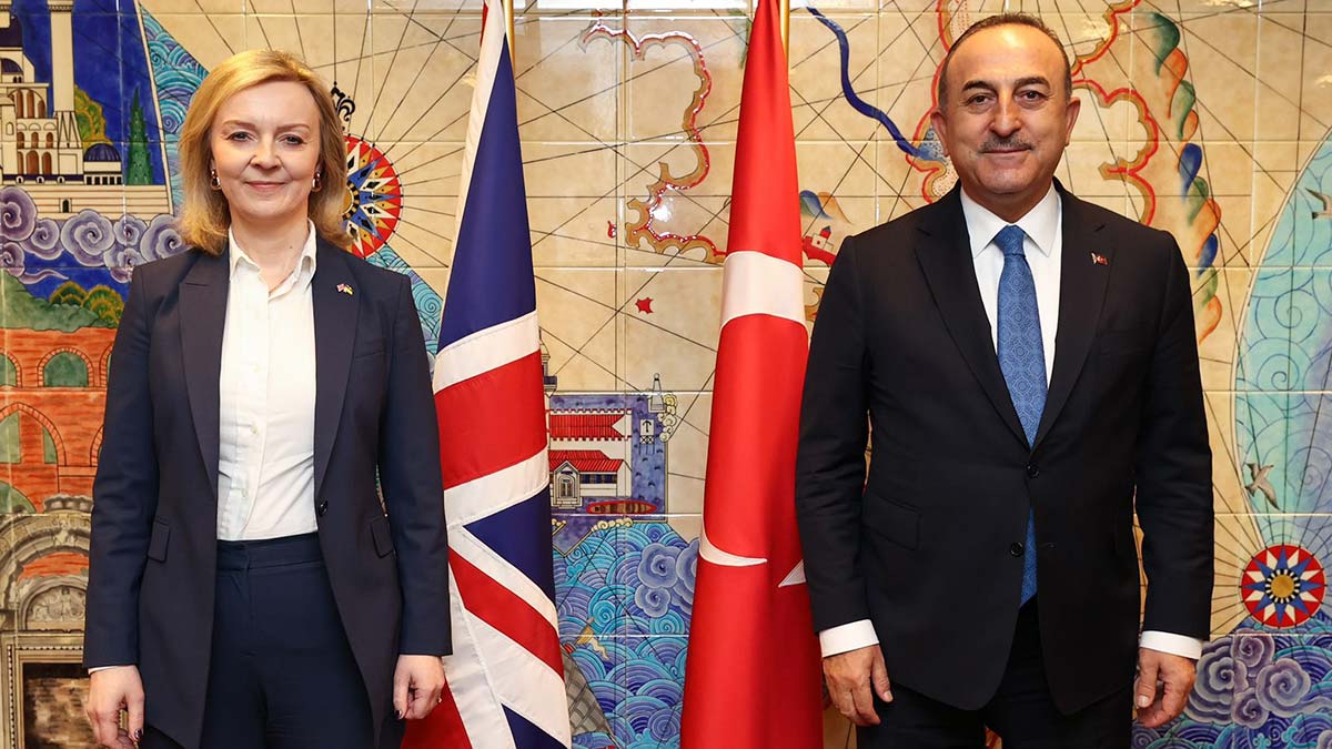 Çavuşoğlu, İngiltere bakanı Truss ile görüştü