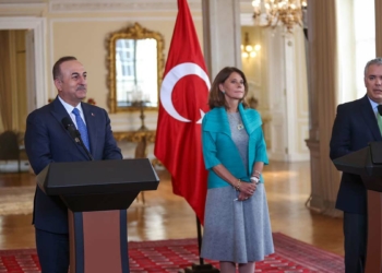 Çavuşoğlu, Kolombiya Cumhurbaşkanı ile görüştü