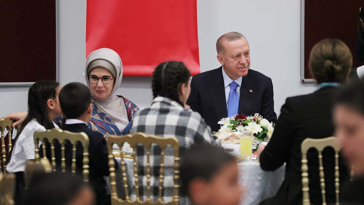 Cumhurbaşkanı Erdoğan çocuklarla iftar yaptı