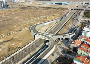 Ankara Büyükşehir Belediyesi, 1,5 milyon vatandaşın kronik trafik sorununu çözecek Etimesgut İstasyon Caddesi Alternatif Bulvar çalışmalarında sona yaklaştı.