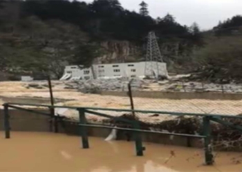 Dereli’de taşkın; kara yolu çöktü