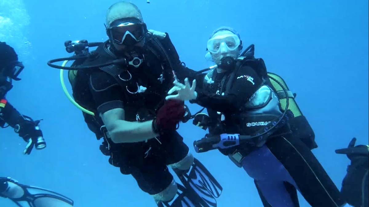 Dünya Dans Günü'nde su altında dans ettiler