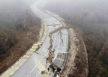 Düzce-Sakarya yolu ulaşıma kapandı