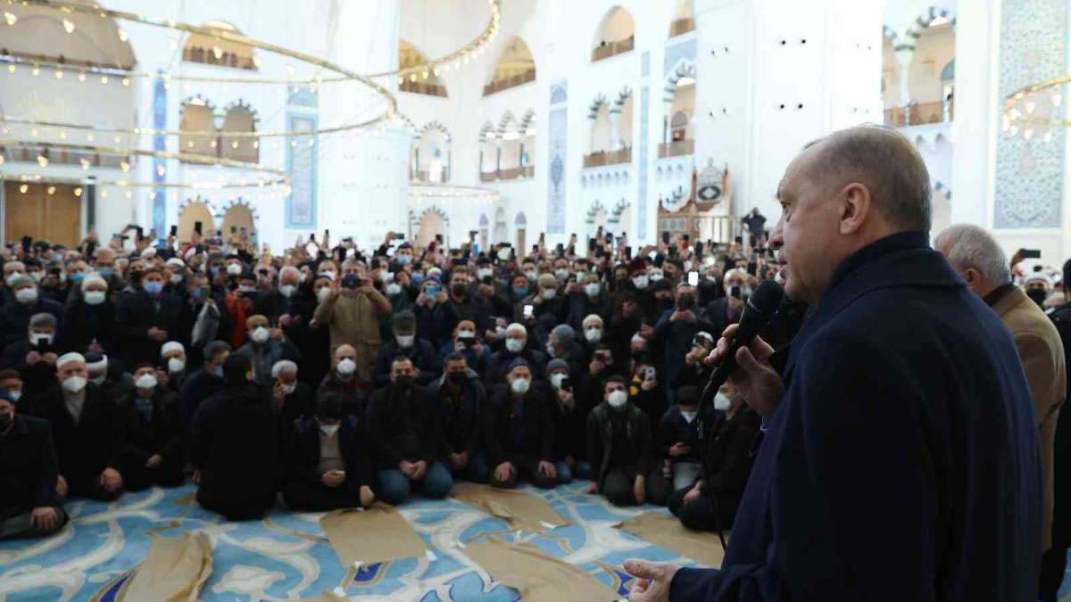 Erdoğan Büyük Çamlıca Camii'nde namaz kıldı