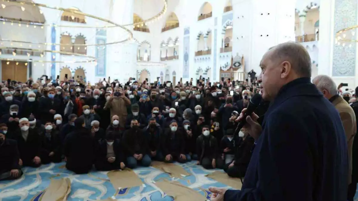 Erdoğan büyük çamlıca camii'nde namaz kıldı