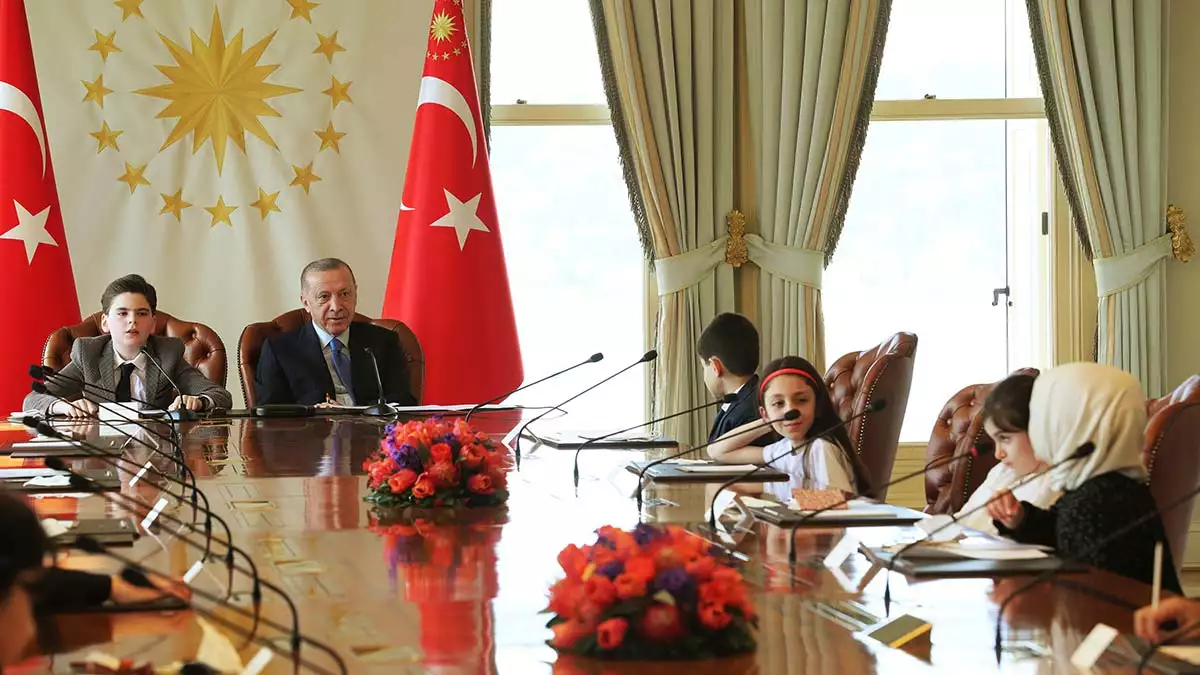 Erdogan cocuklari kabul etti 1 - yerel haberler - haberton